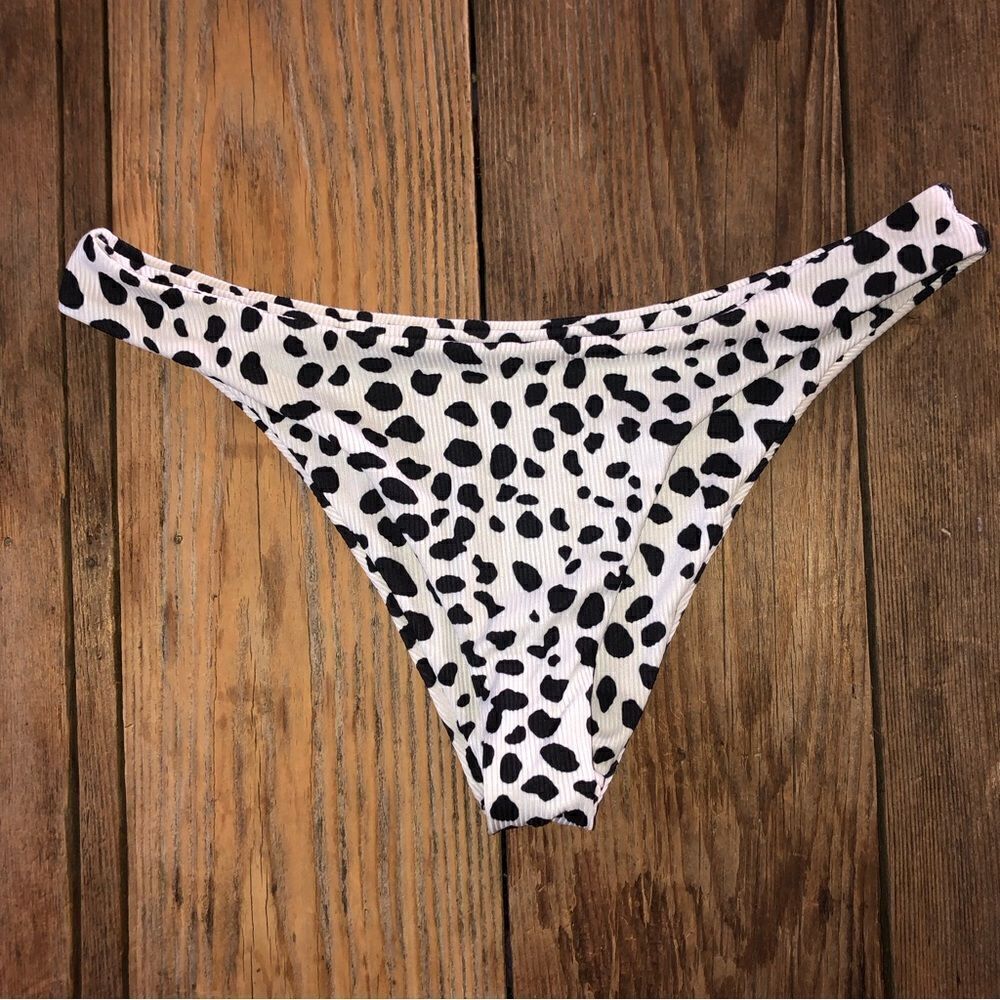 ✌🏼2️⃣for $10  White & black bikini bottom Sz Small